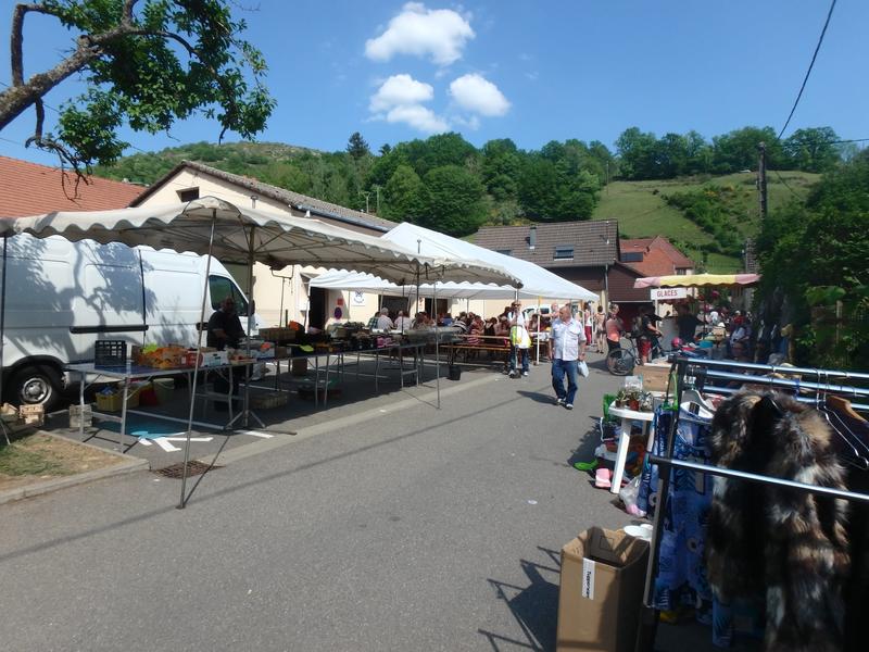 Fête villageoise et marché aux puces