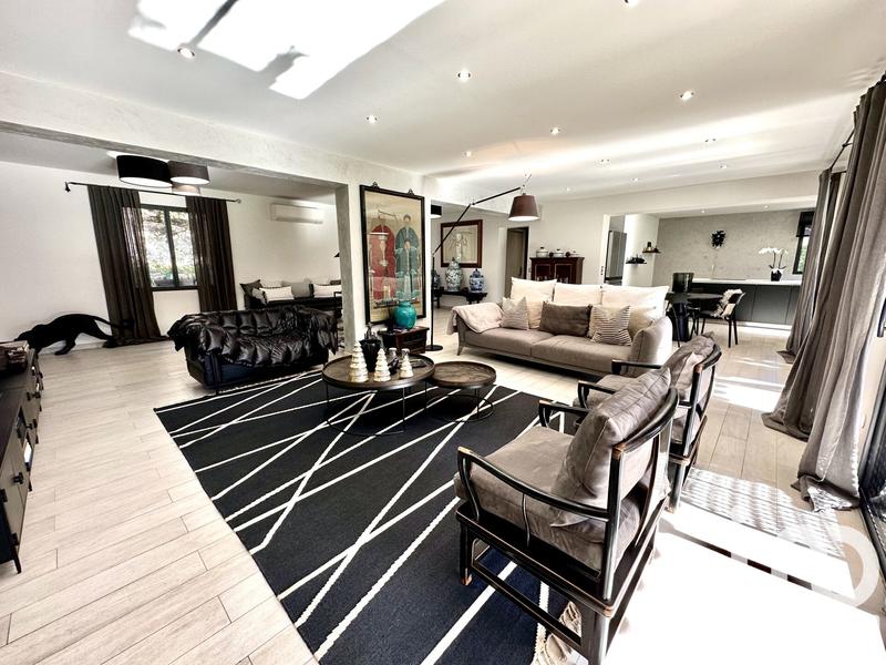 Maison - 283 m² - 8 pièces