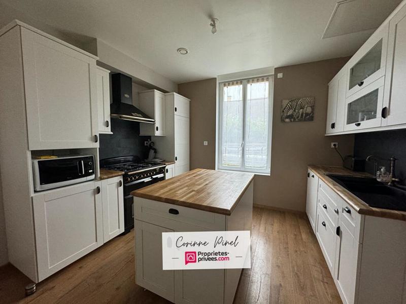 Maison - 222 m² - 8 pièces