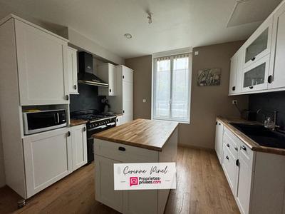 Maison - 222 m² - 8 pièces