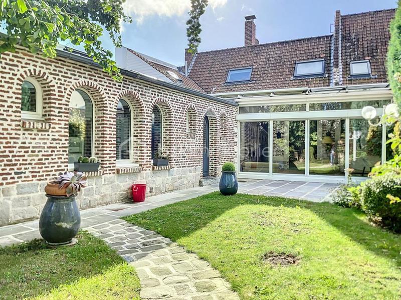 Demeure - 352 m² - 8 pièces