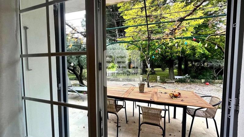 Propriété - 244 m² - 8 pièces