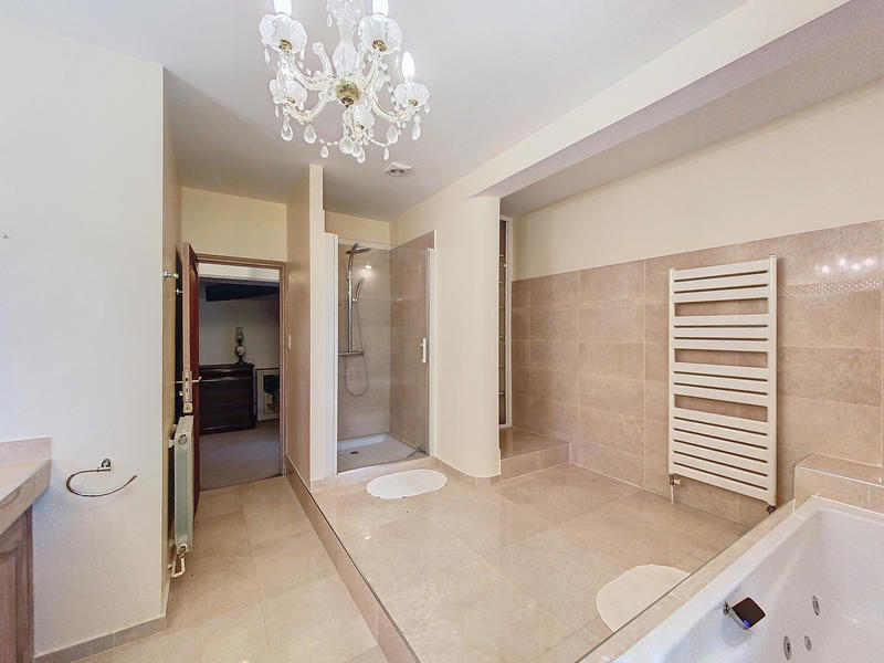 Maison - 273 m² - 10 pièces