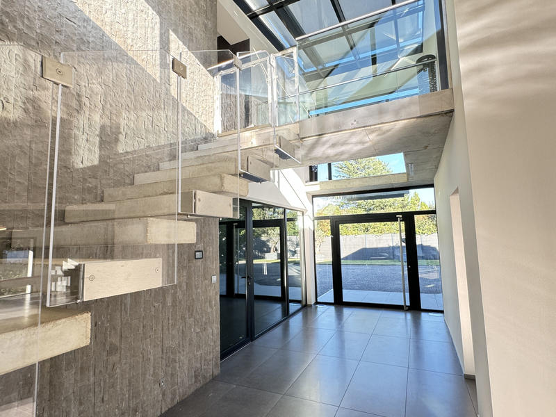 Maison - 350 m² - 8 pièces