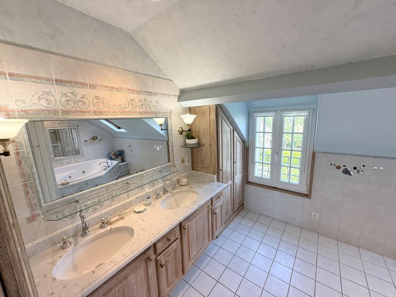 Maison - 350 m² - 9 pièces