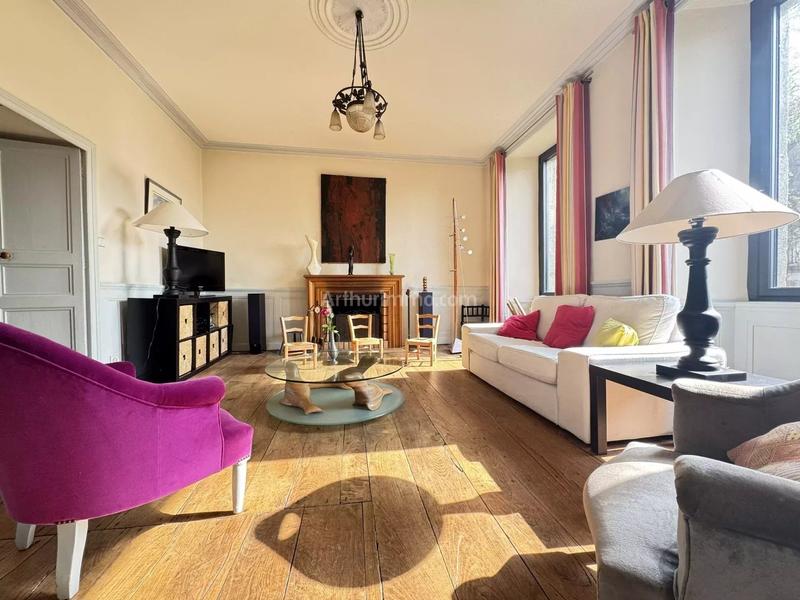 Maison - 250 m² - 8 pièces