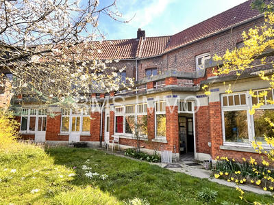 Maison - 320 m² - 7 pièces