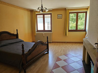 Maison - 220 m² - 7 pièces