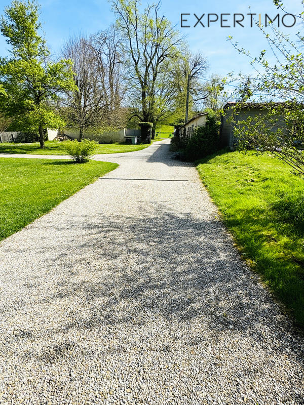 Propriété - 391 m² - 9 pièces