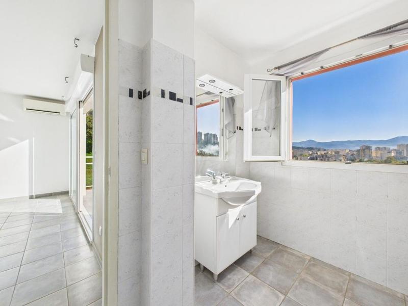 Appartement - 111 m² - 4 pièces