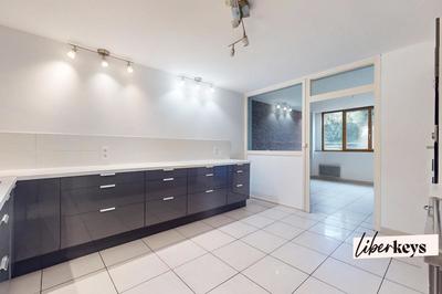 Appartement - 166 m² - 6 pièces