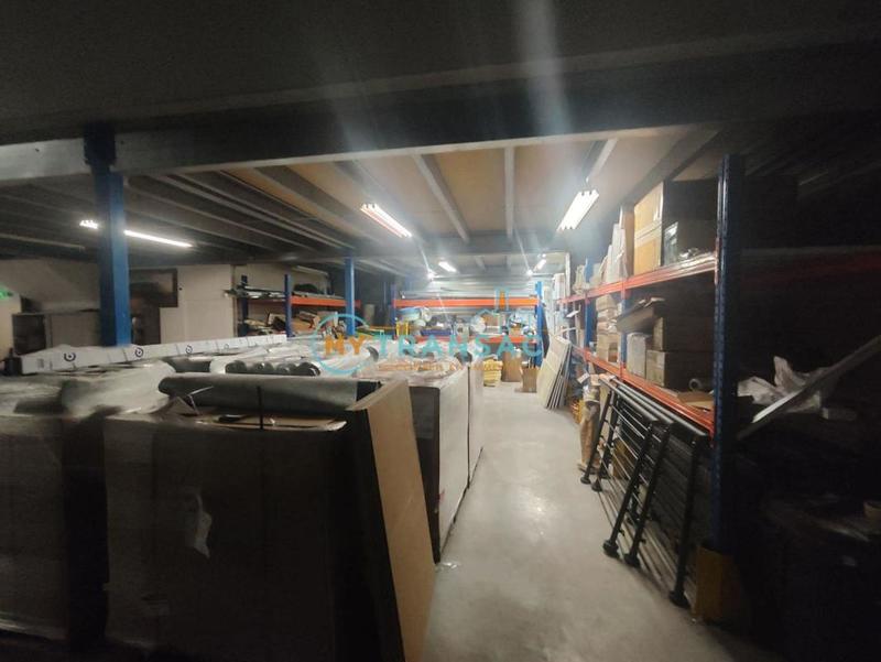 Entrepôt - 570 m²