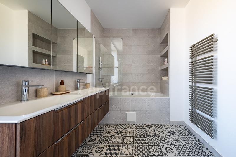 Propriété - 362 m² - 10 pièces