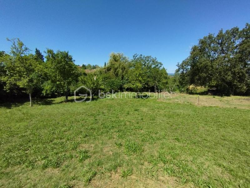 Terrain constructible - 920 m²