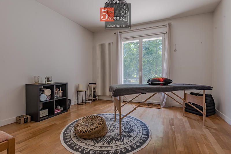 Maison - 450 m² - 9 pièces