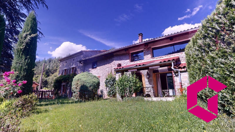 Maison - 270 m² - 8 pièces