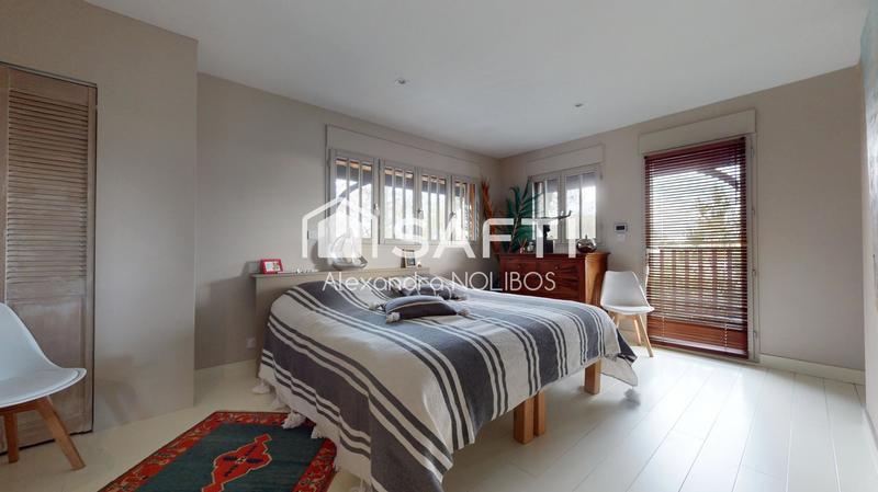 Maison - 330 m² - 7 pièces