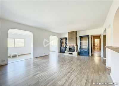 Maison traditionnelle - 230 m² - 9 pièces