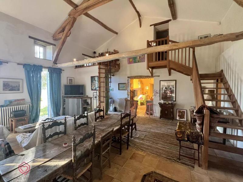 Corps de ferme - 260 m² - 10 pièces