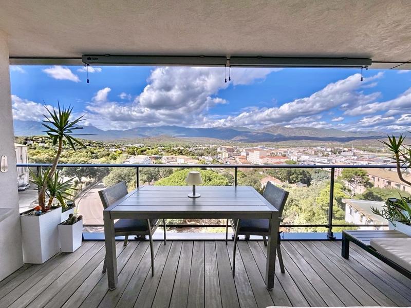 Studio - 30 m² - 1 pièce