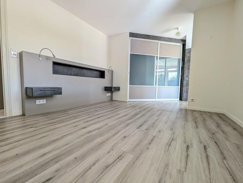 Maison - 211 m² - 7 pièces