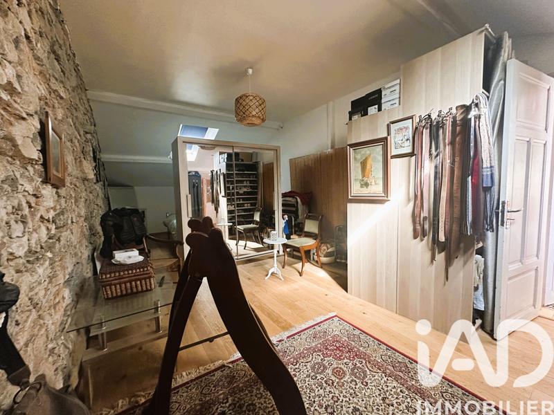 Maison - 240 m² - 8 pièces