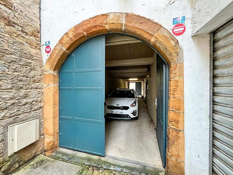 Maison - 335 m² - 12 pièces