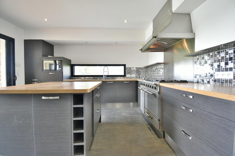 Maison contemporaine - 285 m² - 7 pièces