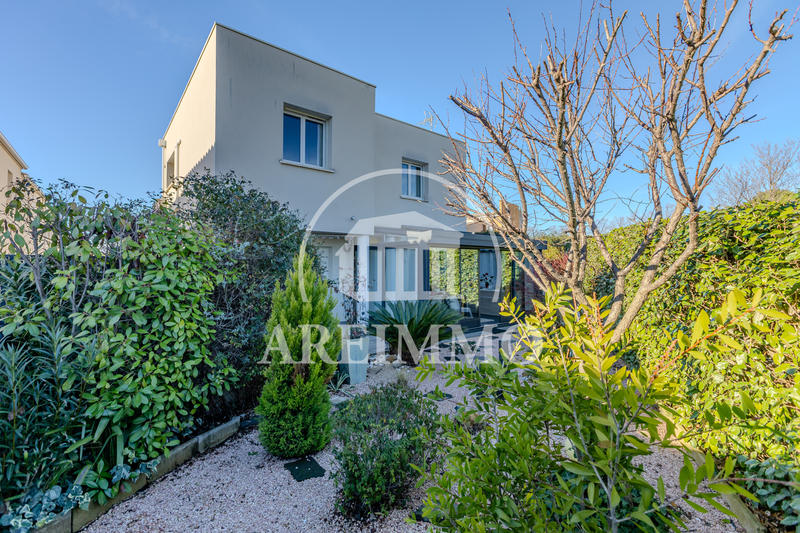 Maison - 111 m² - 4 pièces