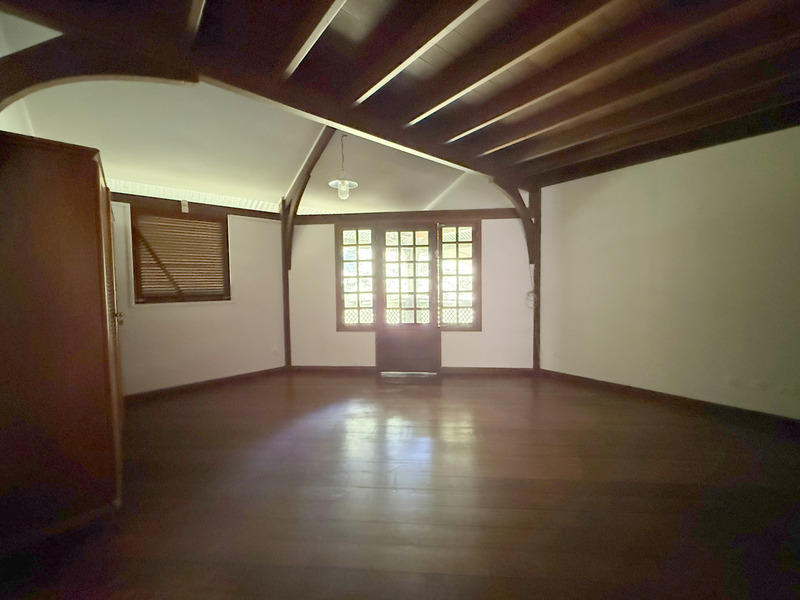 Maison de bois - 268 m² - 5 pièces