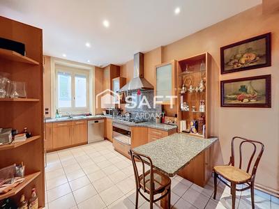 Appartement - 180 m² - 6 pièces