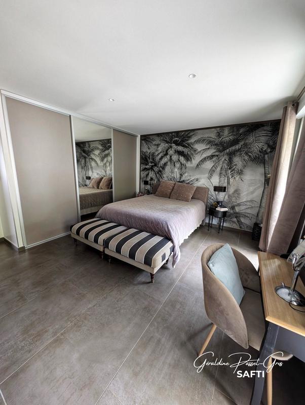 Maison - 200 m² - 6 pièces