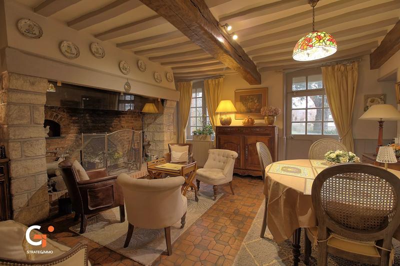 Maison - 242 m² - 9 pièces