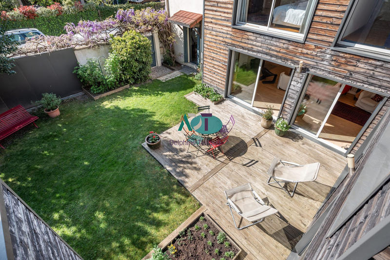 Maison - 240 m² - 8 pièces