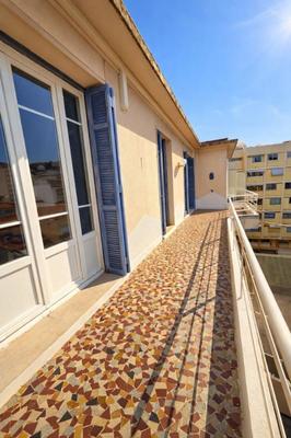 Penthouse - 80 m² - 2 pièces