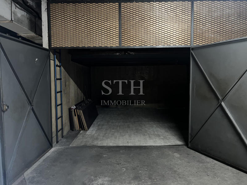 Parking / Garage - 18 m²