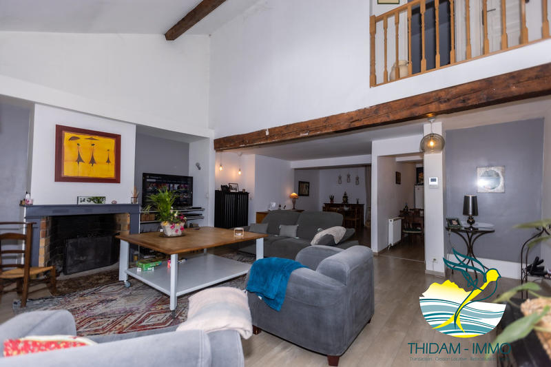 Maison traditionnelle - 232 m² - 10 pièces