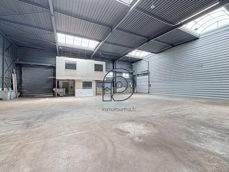 Entrepôt - 1 749 m²