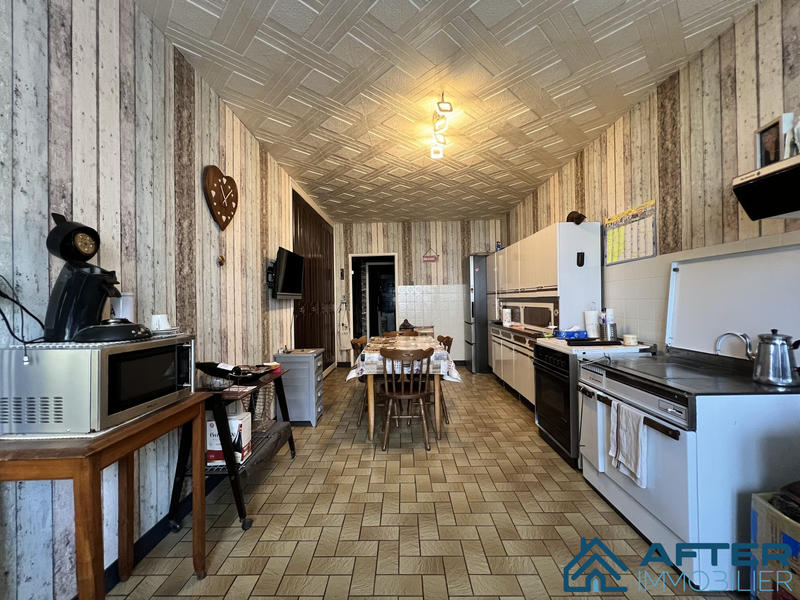 Maison - 201 m² - 7 pièces