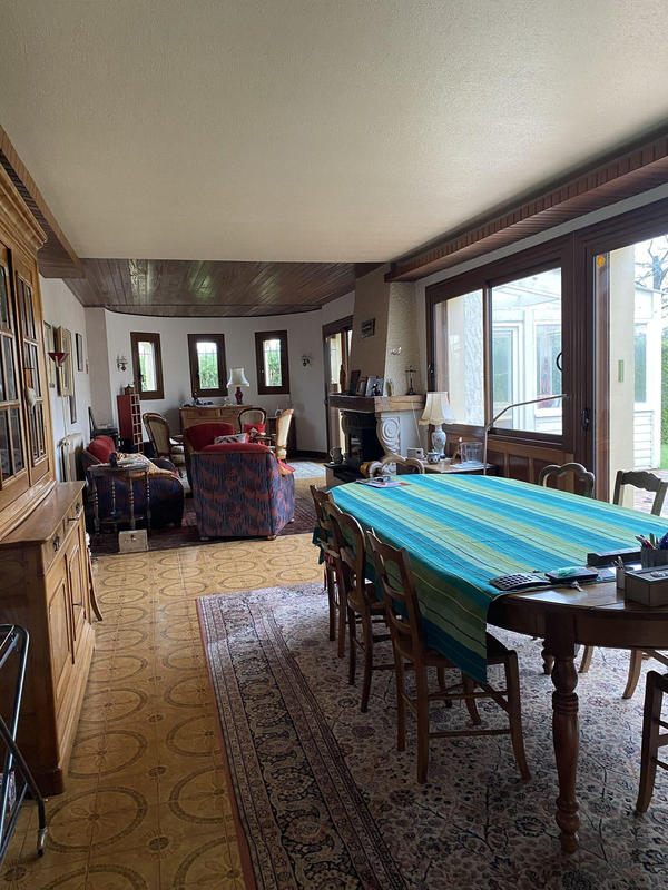 Maison - 202 m² - 7 pièces