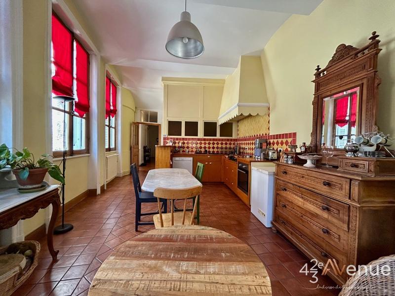 Appartement - 176 m² - 6 pièces