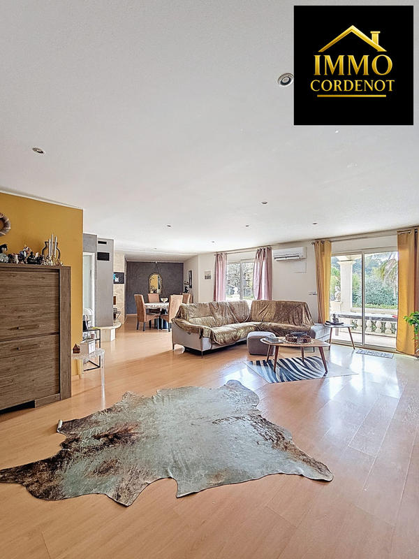 Villa - 250 m² - 6 pièces