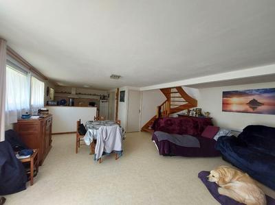 Maison - 221 m² - 12 pièces