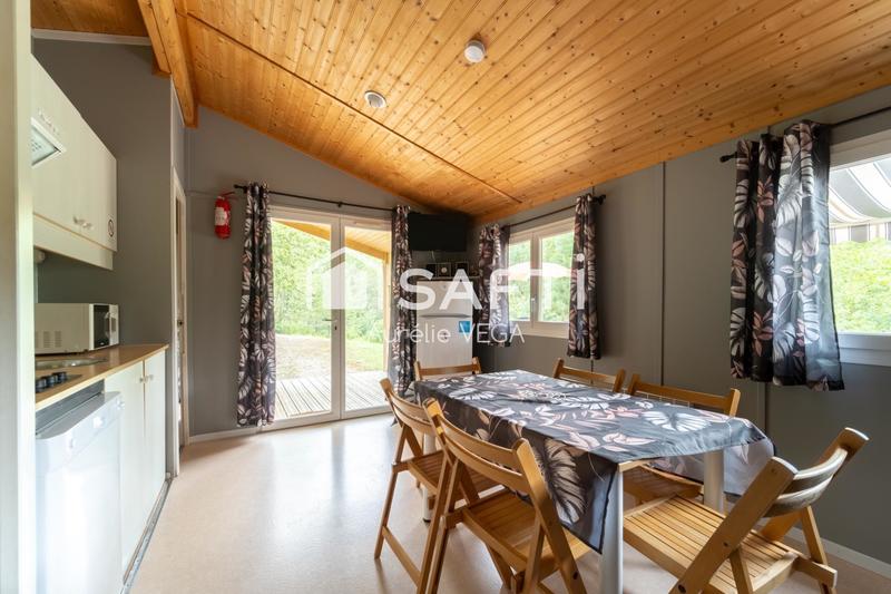 Maison - 325 m² - 13 pièces