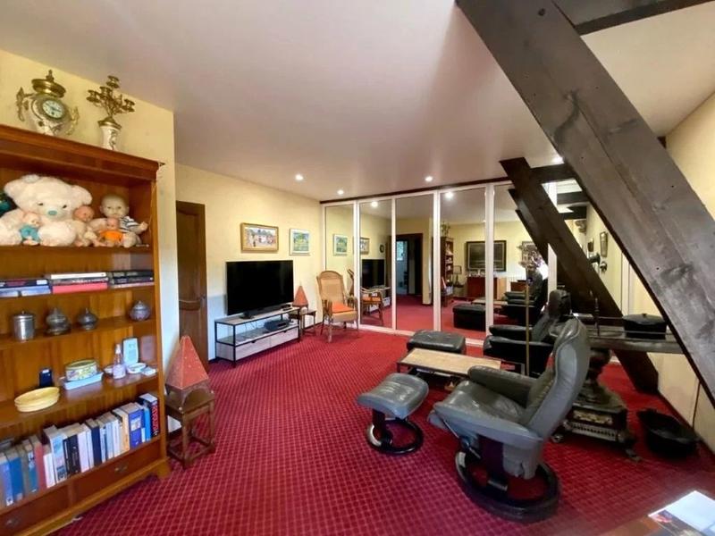 Propriété - 225 m² - 9 pièces