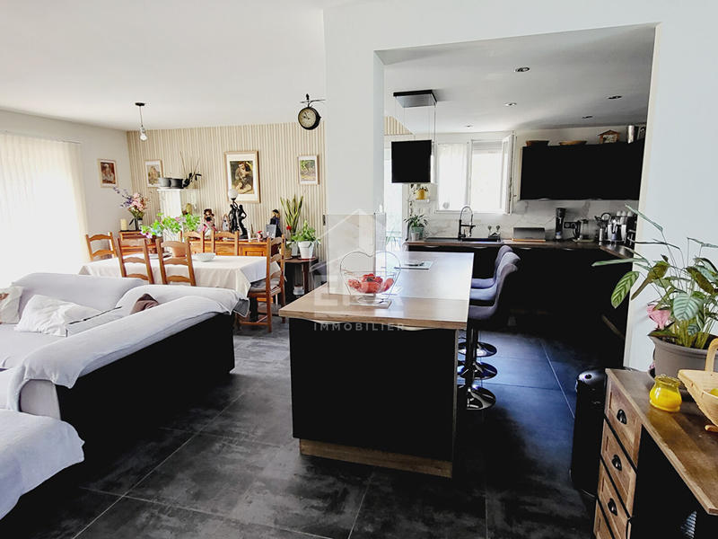 Local commercial - 161 m² - 5 pièces