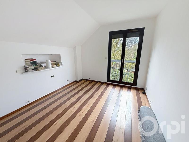 Maison - 137 m² - 5 pièces