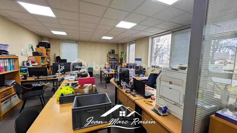 Local d'activité / Entrepôt - 326 m² - 99 pièces