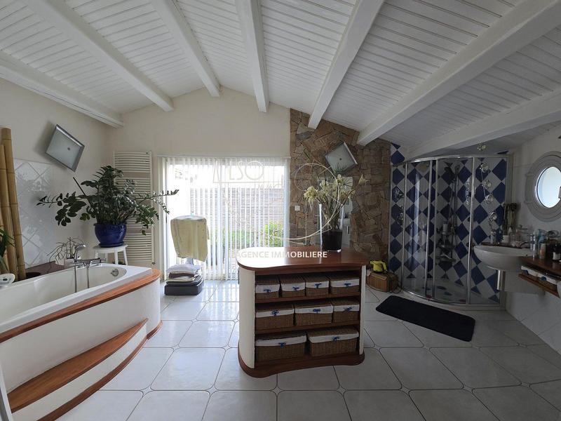 Maison - 296 m² - 8 pièces