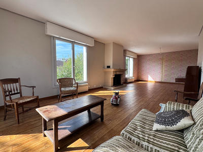 Maison - 198 m² - 9 pièces